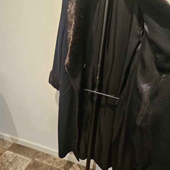 Women's JO-D Vintage Black Wool Coat with Brown & BlackFaux Fur Collar & Cuff 16 - Picture 11 of 12